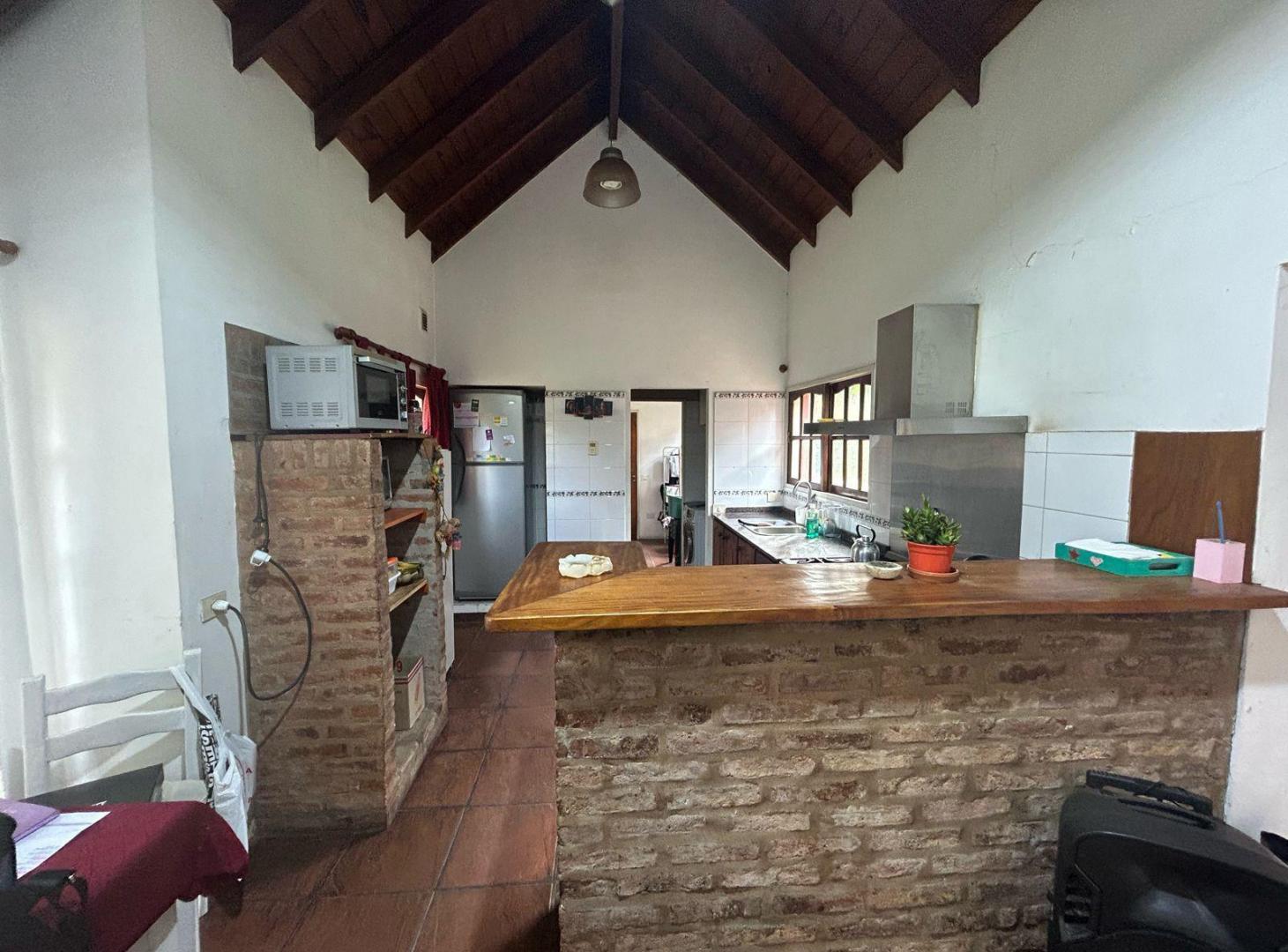 Foto de Venta casa 5 ambientes con galeria y pileta - Barrio Parque Peró, Del, imagen 2