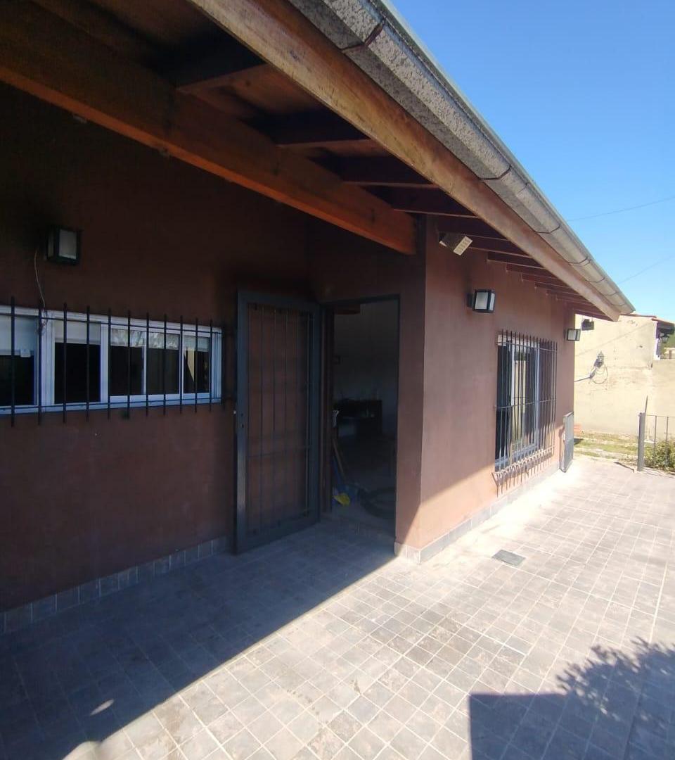 Foto de VENTA CASA 5 AMBIENTES - GRAND BOURG, imagen 2