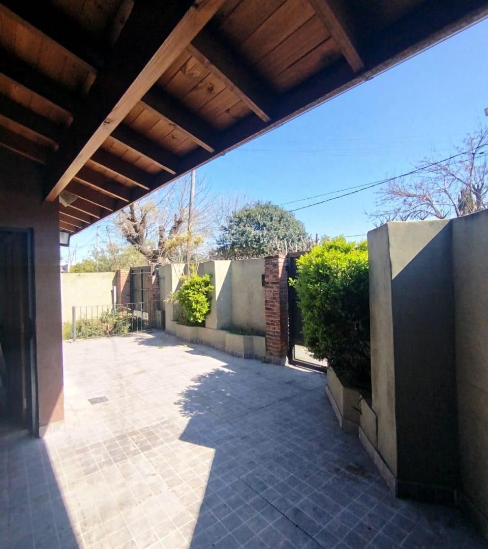 Foto de VENTA CASA 5 AMBIENTES - GRAND BOURG, imagen 3