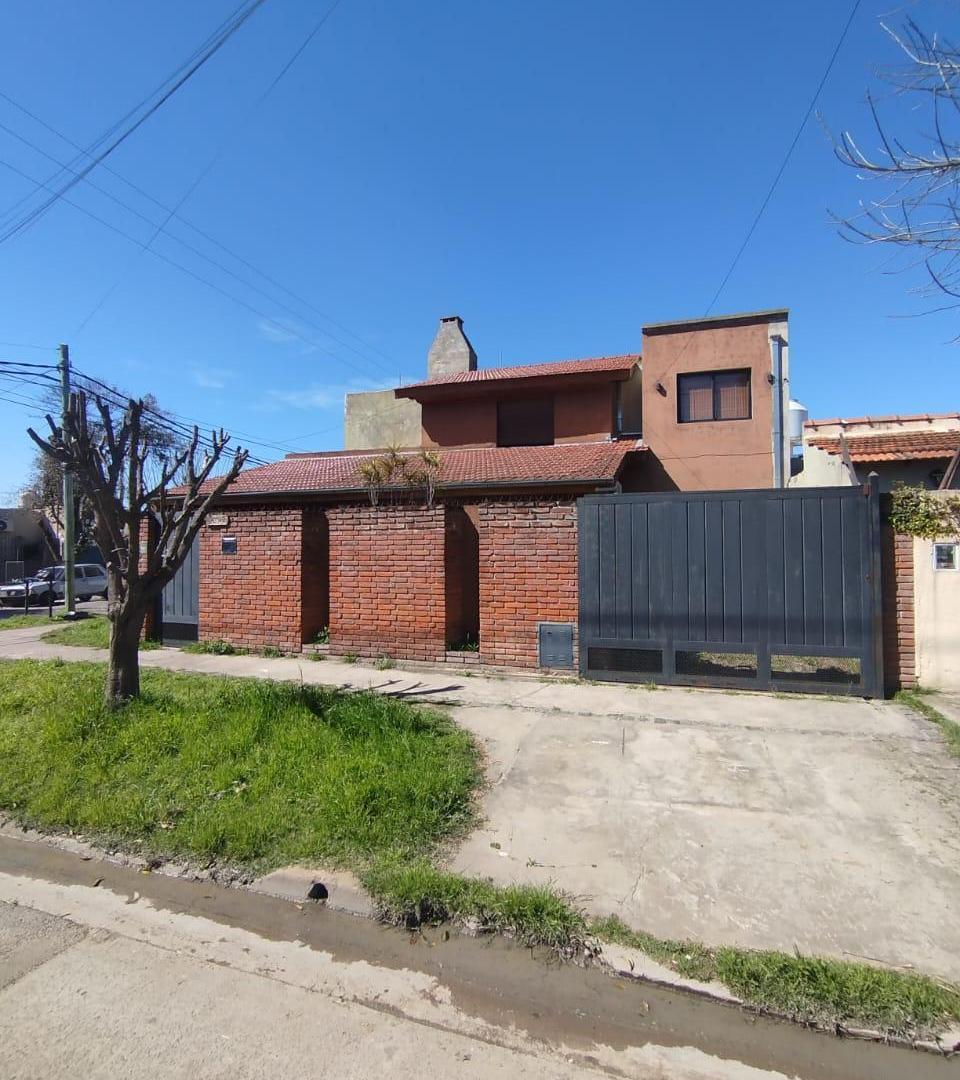Foto de VENTA CASA 5 AMBIENTES - GRAND BOURG, imagen 1