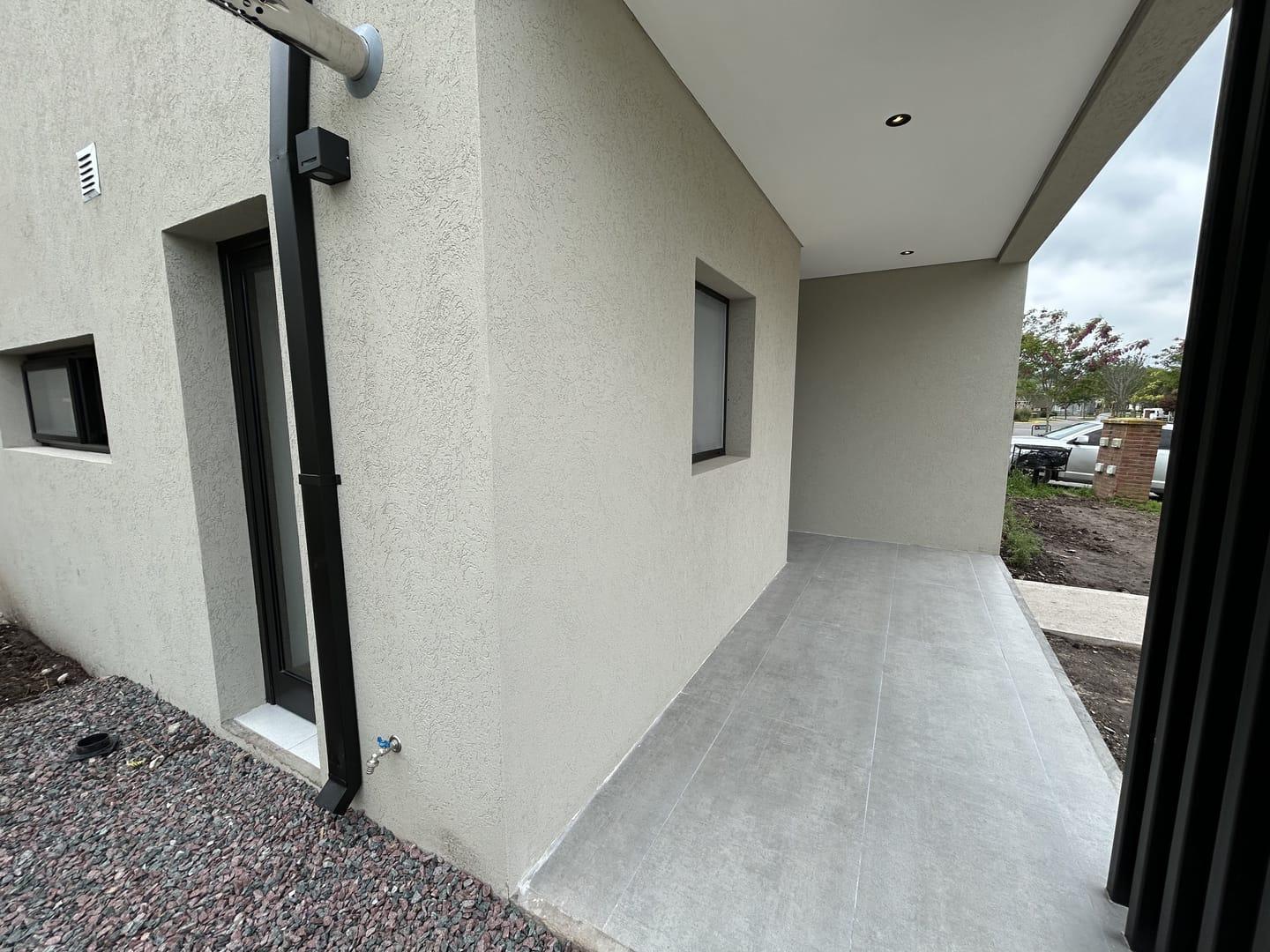 Foto de venta casa 4 ambintes con pileta - Barrio Santo Tomas, Pilar, imagen 3