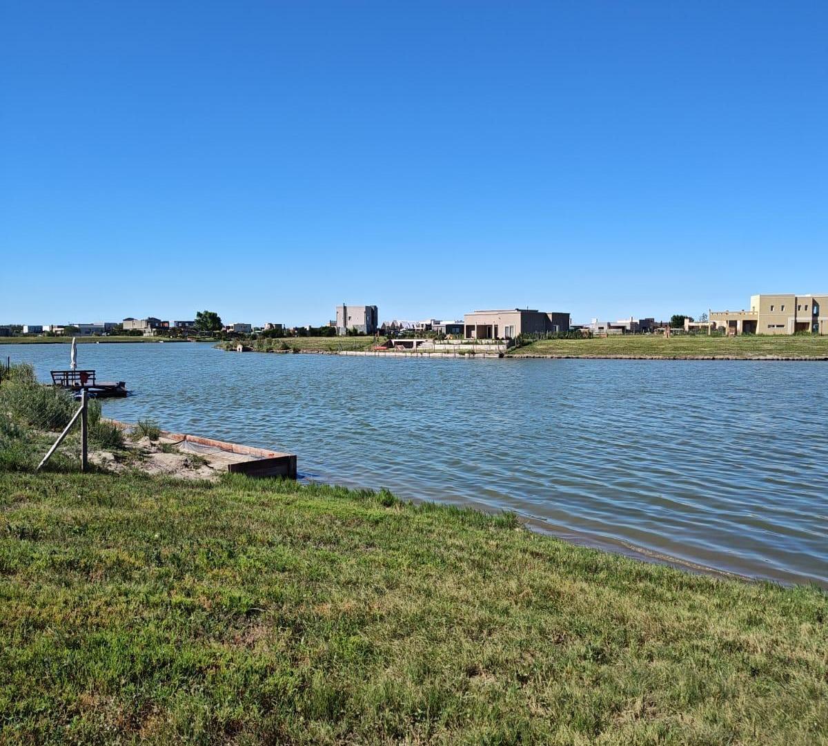 Foto de Hermoso lote a la laguna en Area 8, San Sebastián, imagen 4