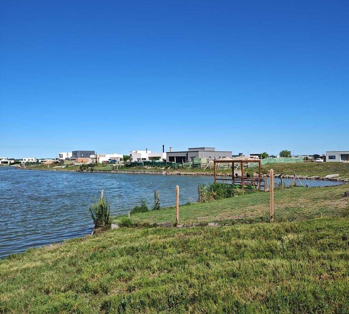 Foto de Hermoso lote a la laguna en Area 8, San Sebastián, imagen 5