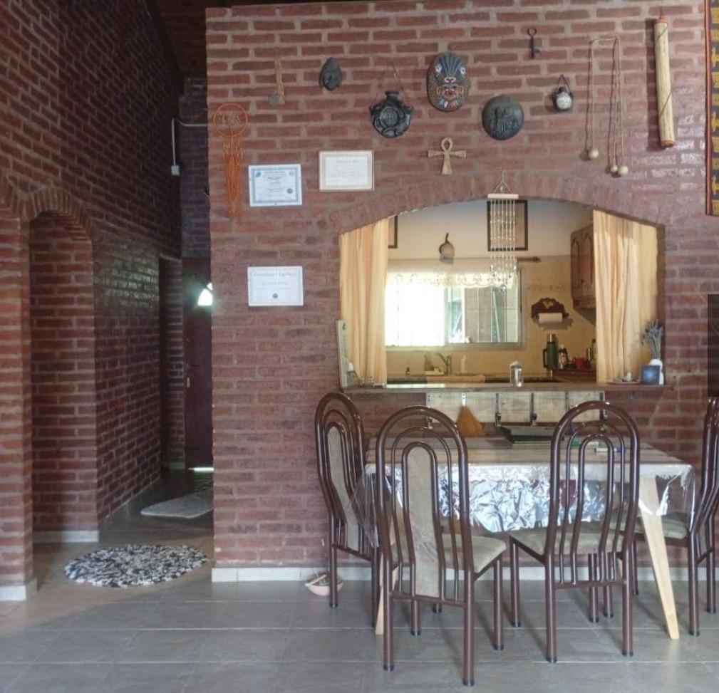 Foto de Venta casa 7 ambientes C/ pileta y quincho - Parque Alvear 1, imagen 4