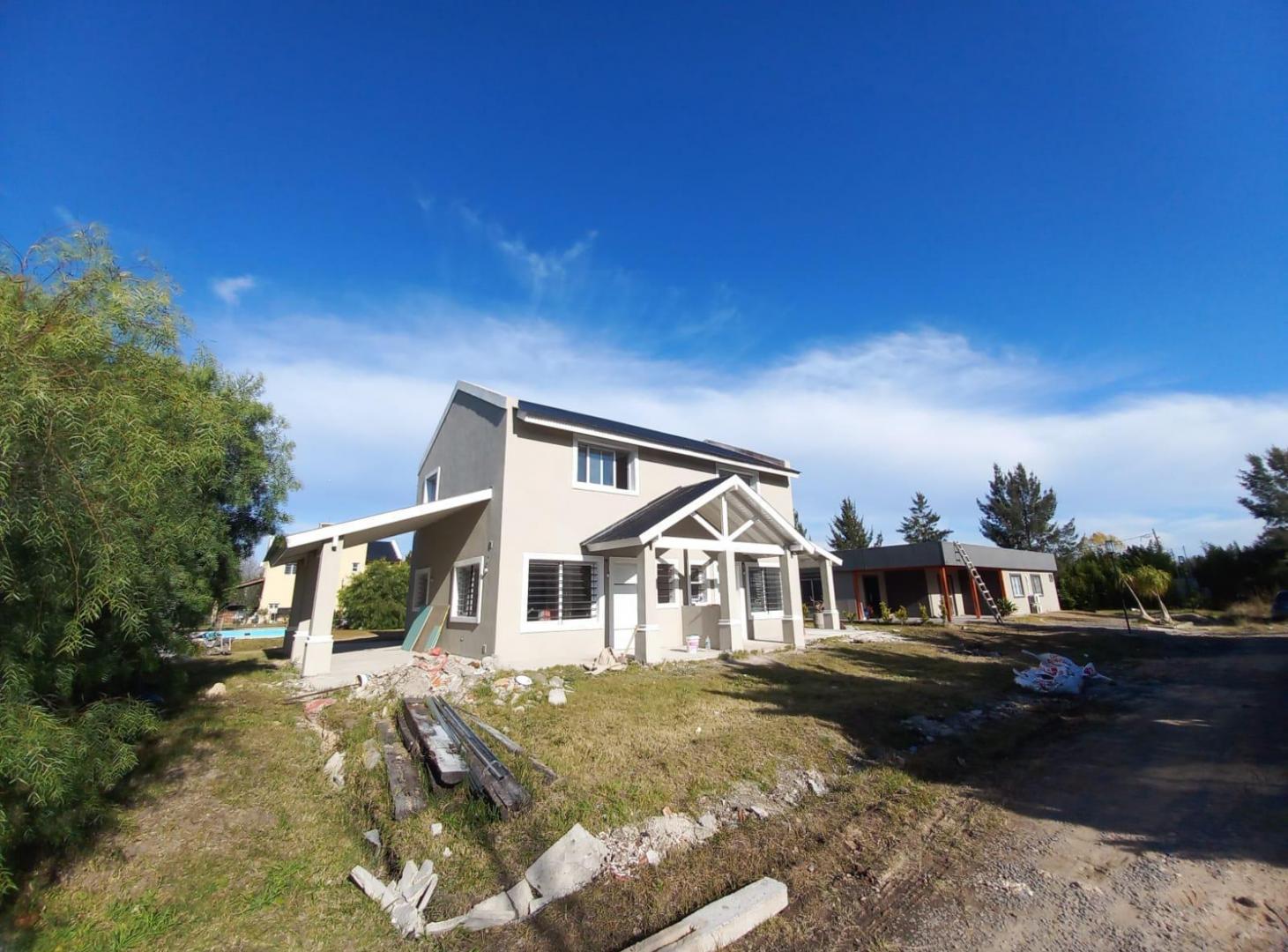Foto de VENTA CASA 3 AMBIENTES CON COCHERA Y PILETA - BARRIO ALAMOS DE YEI PORA, imagen 3
