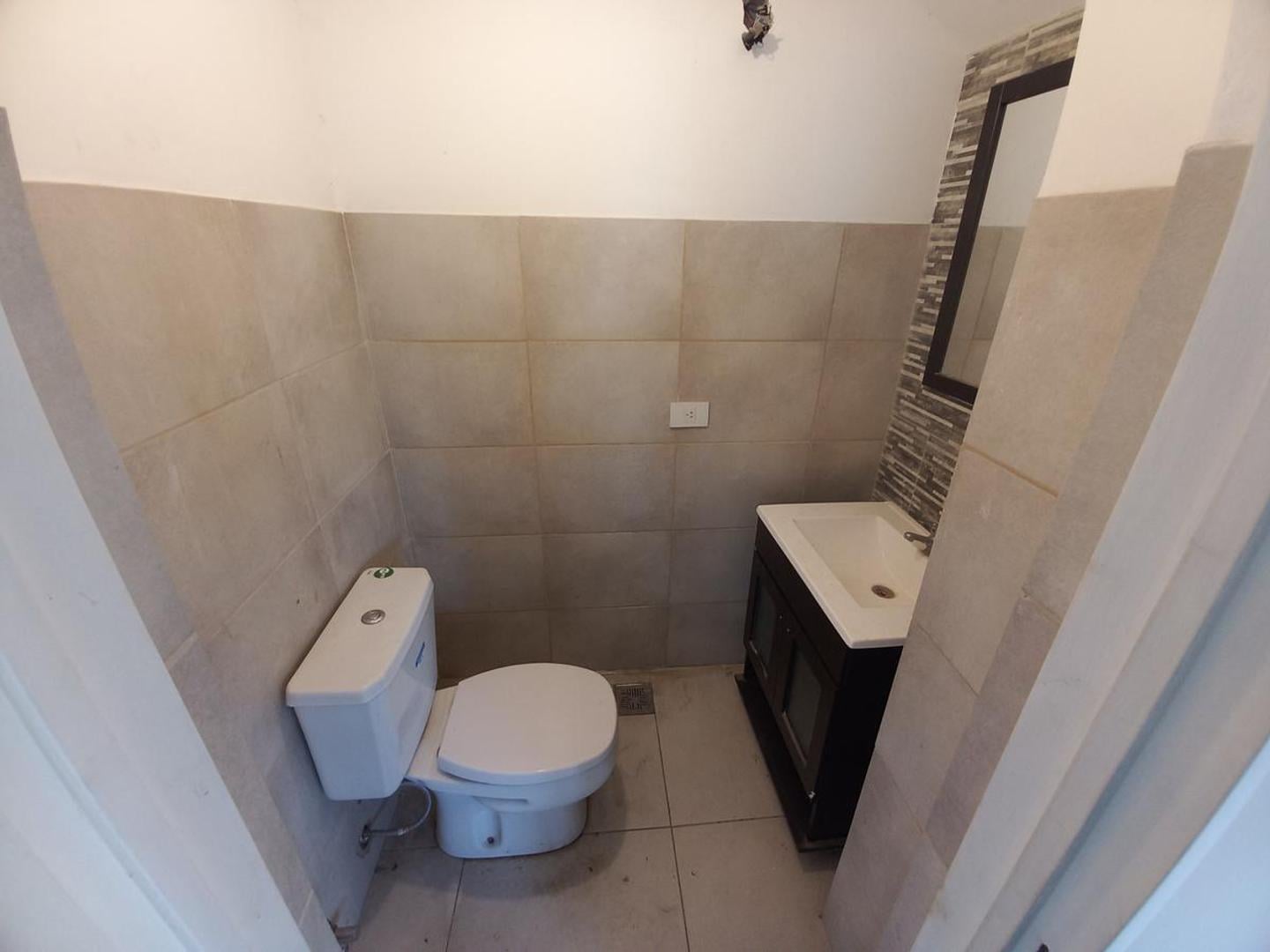 Foto de VENTA CASA 3 AMBIENTES CON COCHERA Y PILETA - BARRIO ALAMOS DE YEI PORA, imagen 2