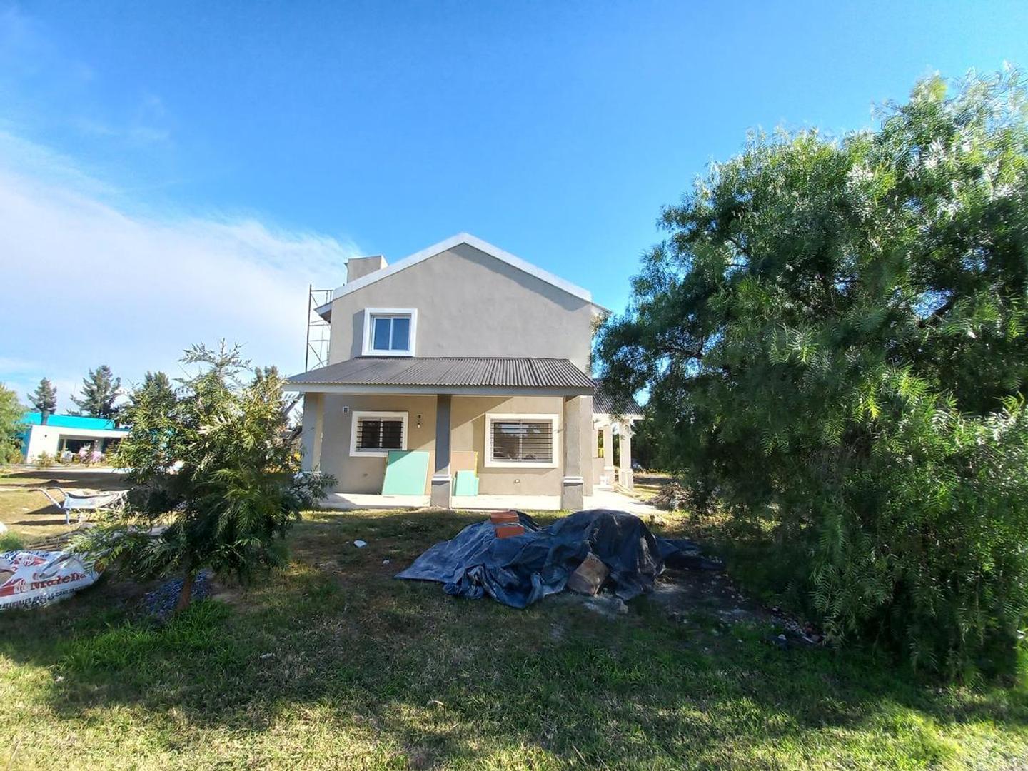 Foto de VENTA CASA 3 AMBIENTES CON COCHERA Y PILETA - BARRIO ALAMOS DE YEI PORA, imagen 4