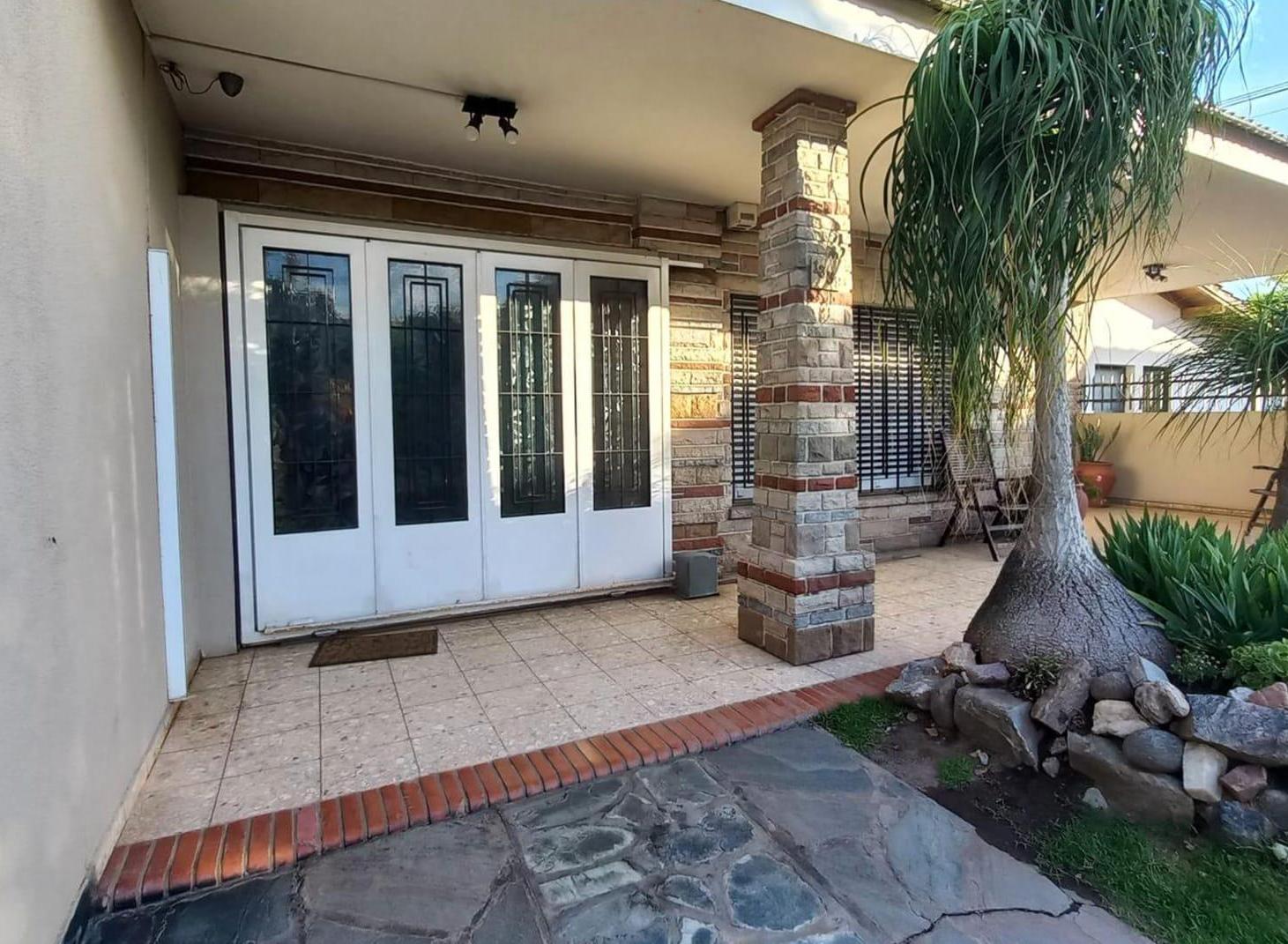Foto de VENTA CASA DOBLE 8 AMB CON PILETA - JOSE C PAZ, imagen 3