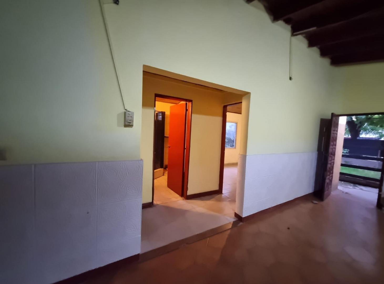 Foto de VENTA 2 CASAS DE 3 AMBIENTES MAS LOCAL - MARIANO ACOSTA , MERLO, imagen 3