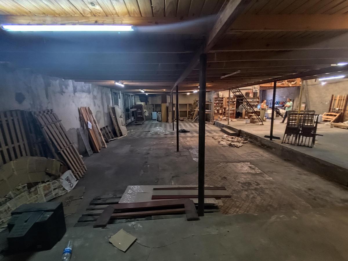 Venta Importante Galpón en Excelente Zona de Berisso 2
