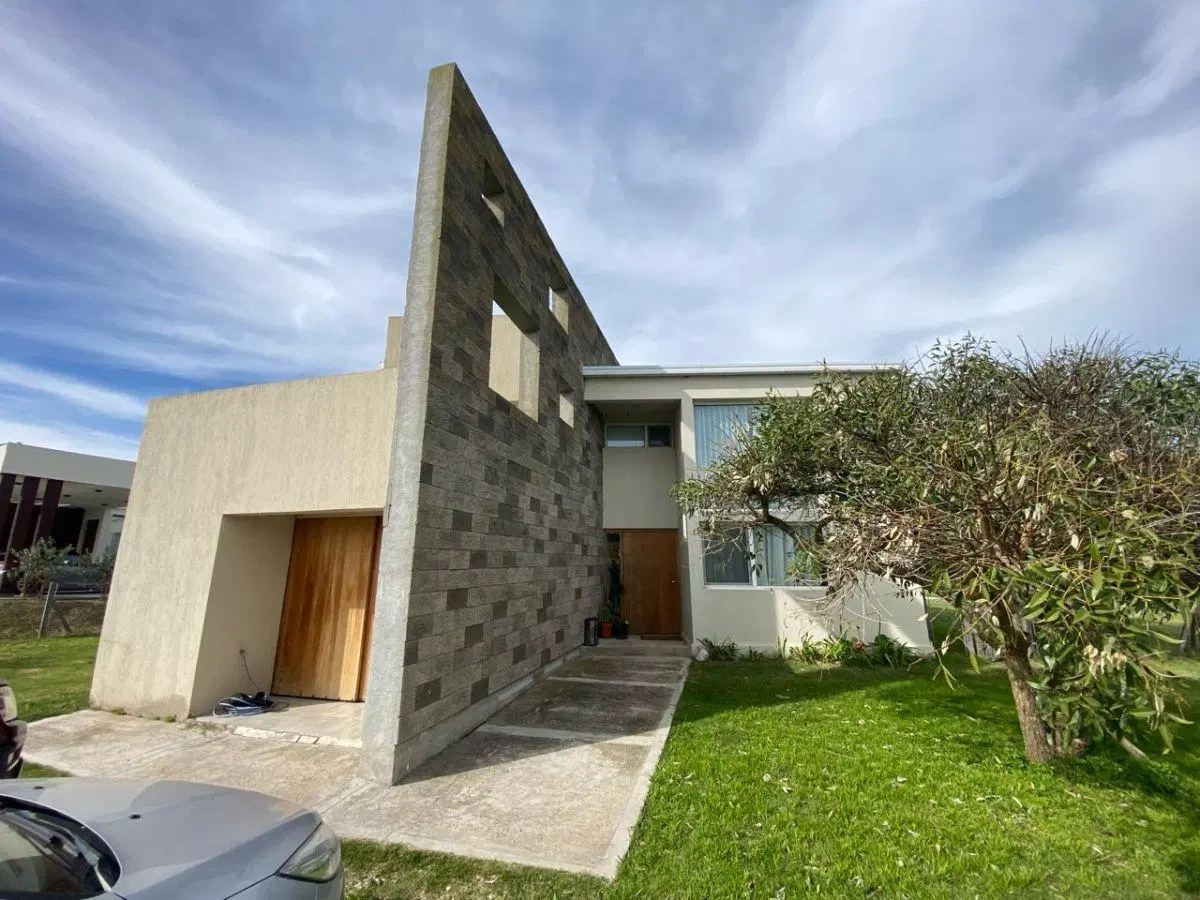 Hermosa casa en venta en PUERTO NIZUC !!! 2