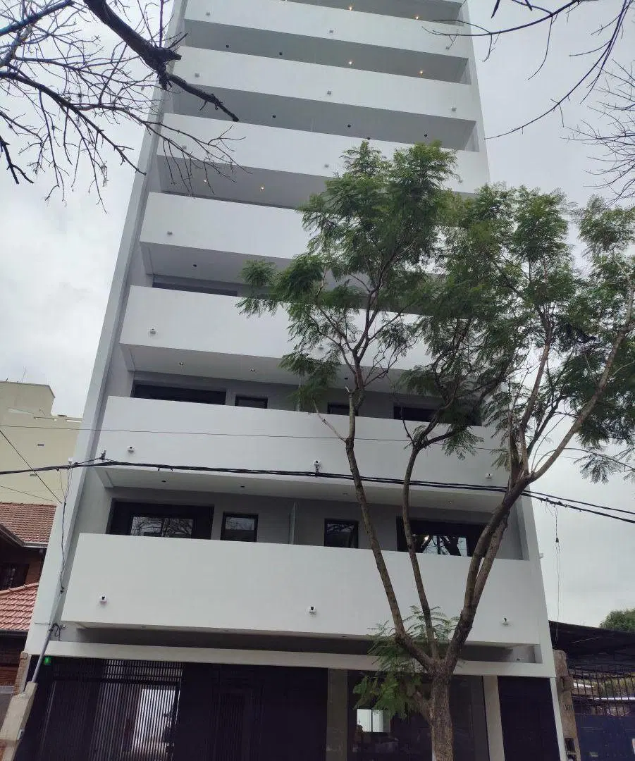 LOCAL A ESTRENAR EN ALQUILER LA PLATA 3
