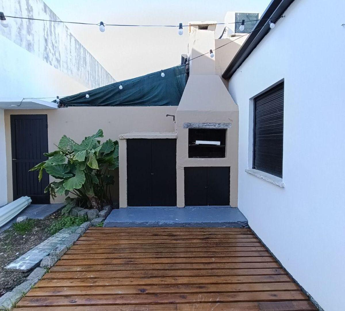 Foto de PH en alquiler 1 dormitorio con patio, parrilla y deck – Tolosa, imagen 2