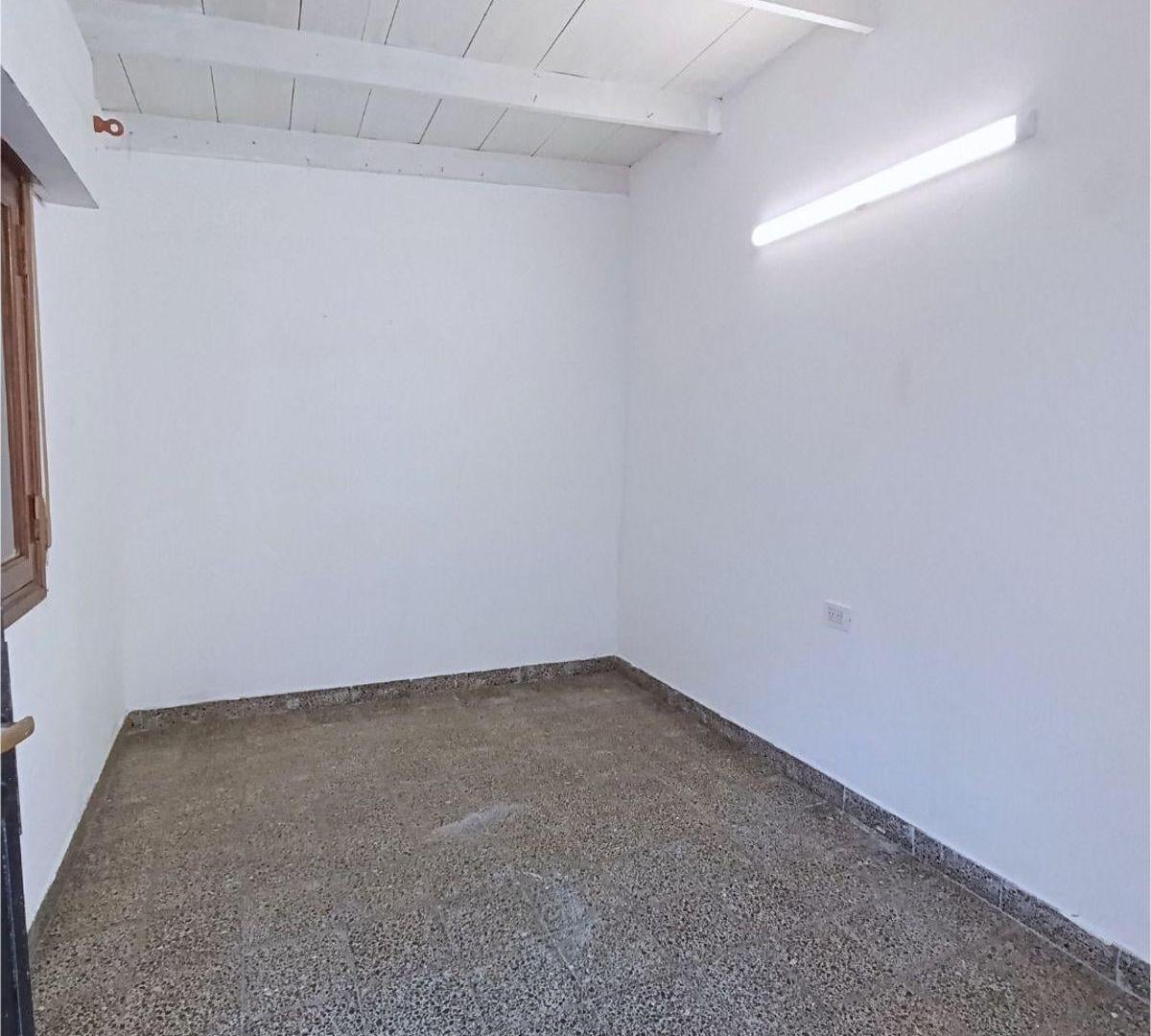 Foto de PH en alquiler 1 dormitorio con patio, parrilla y deck – Tolosa, imagen 1