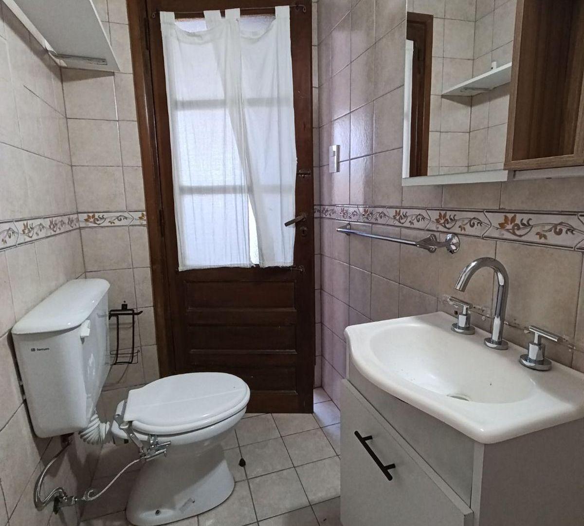 Foto de PH en alquiler 1 dormitorio con patio, parrilla y deck – Tolosa, imagen 5