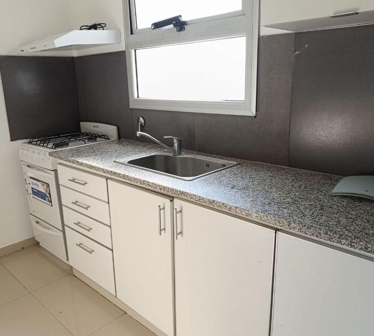 Foto de Departamento en Alquiler – 1 Dormitorio – Al Frente – A 4 Cuadras de, imagen 2