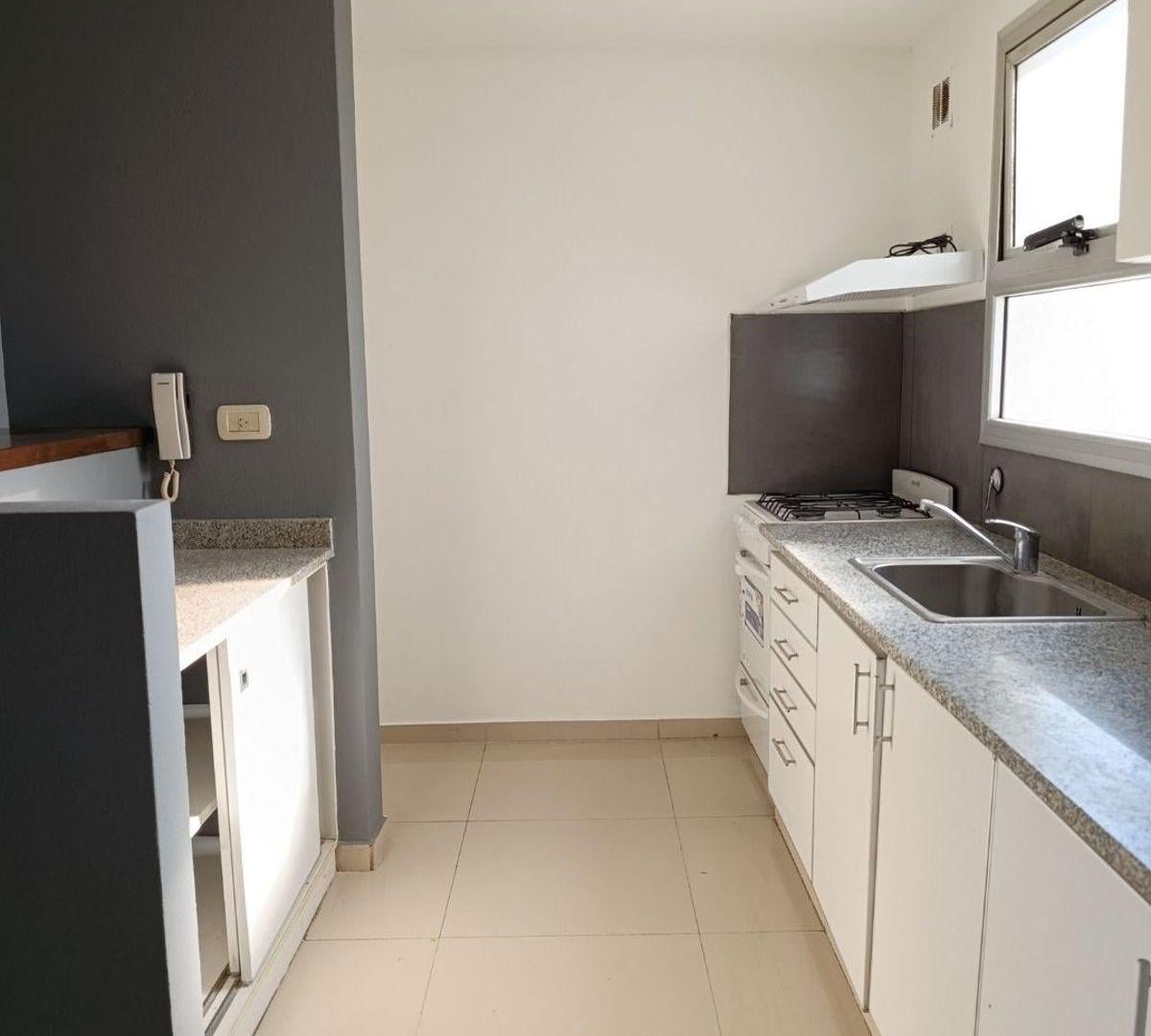 Foto de Departamento en Alquiler – 1 Dormitorio – Al Frente – A 4 Cuadras de, imagen 5
