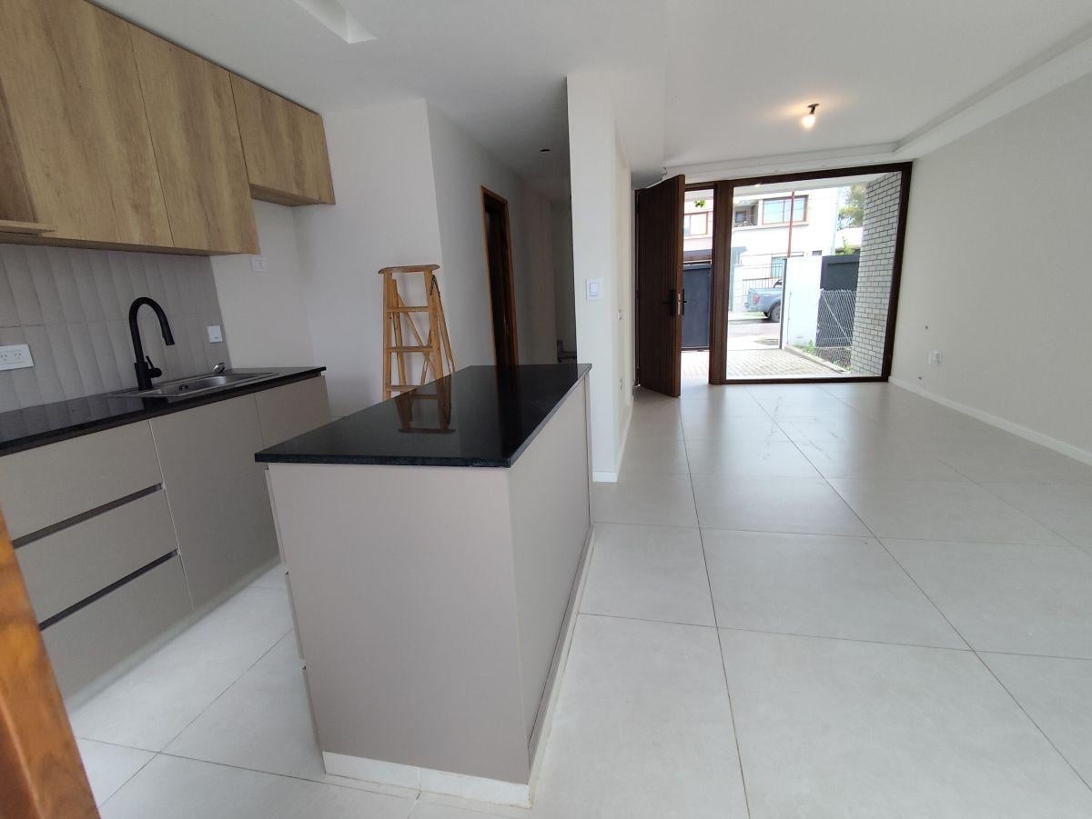 Foto de ALQUILO DUPLEX 2 DORM, COCH, PARRILLA, PATIO ESTRENAR EN GONNET, LA, imagen 2