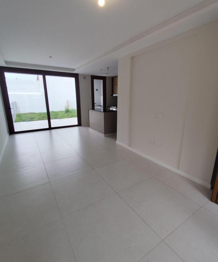 Foto de ALQUILO DUPLEX 2 DORM, COCH, PARRILLA, PATIO ESTRENAR EN GONNET, LA, imagen 4
