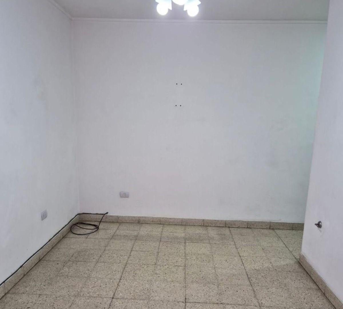 Foto de Departamento 1 dormitorio en primer piso por escalera, a pasos de Plaza, imagen 4