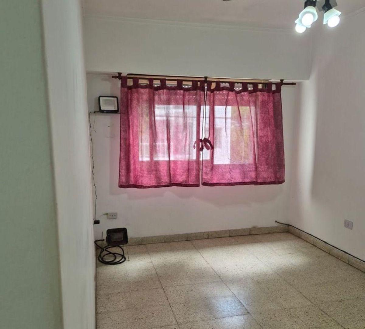 Foto de Departamento 1 dormitorio en primer piso por escalera, a pasos de Plaza, imagen 5