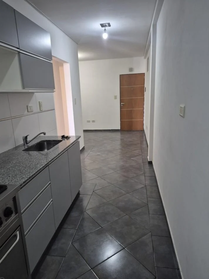 Foto de ALQUILER- Amplio Departamento 2 ambientes con cochera, imagen 2