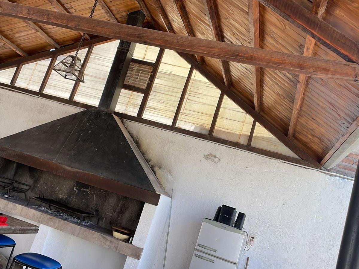 Casa con Quincho y Piscina 1