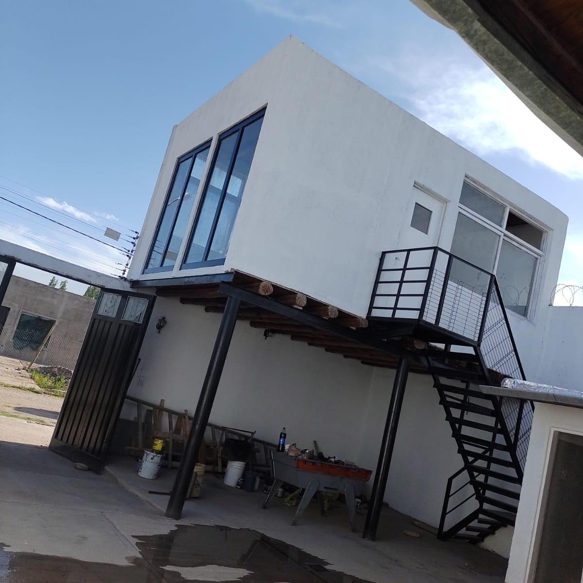 Casa con Quincho y Piscina 2