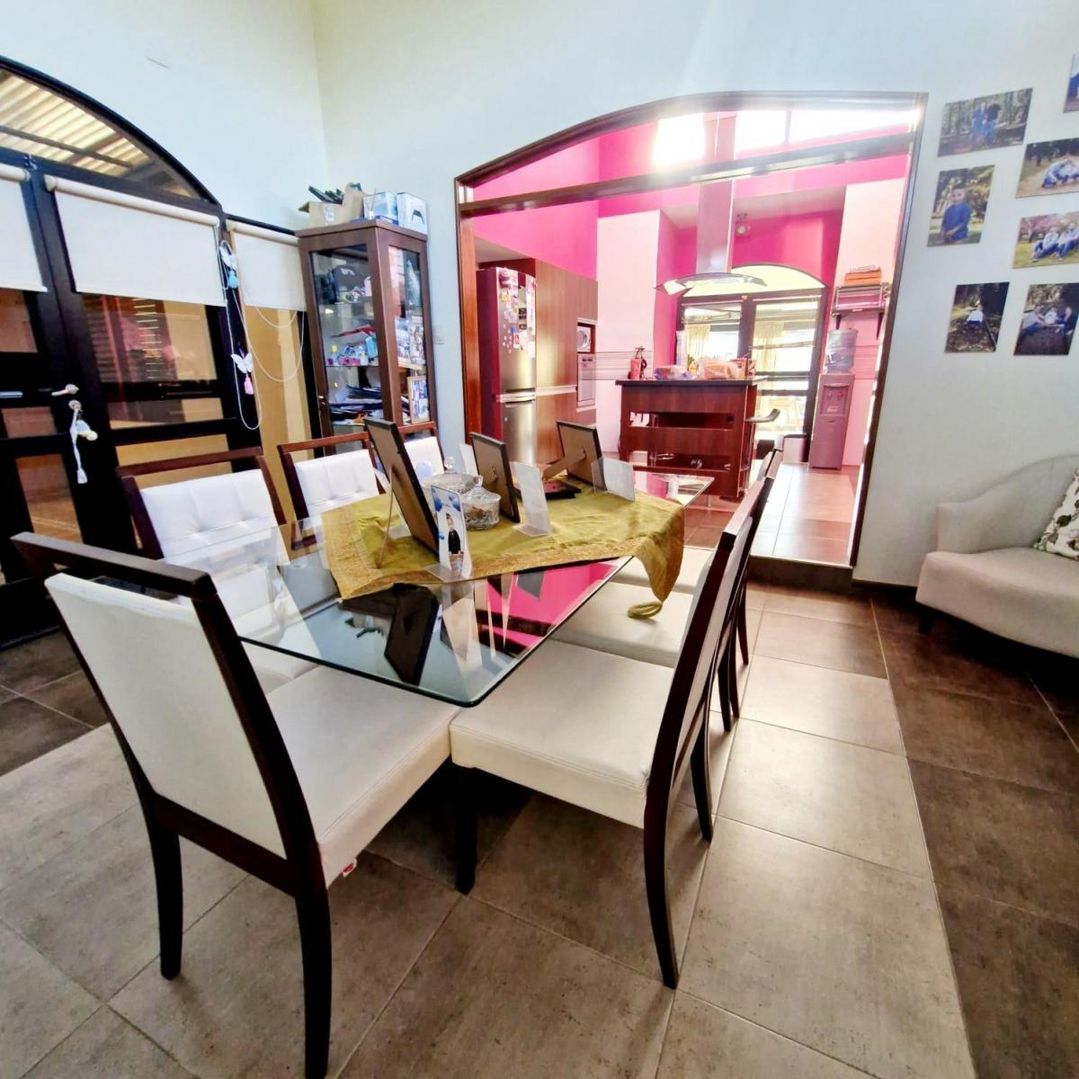 Venta. Hermosa Casa. Loteo Las Moras. Monte Vera 5