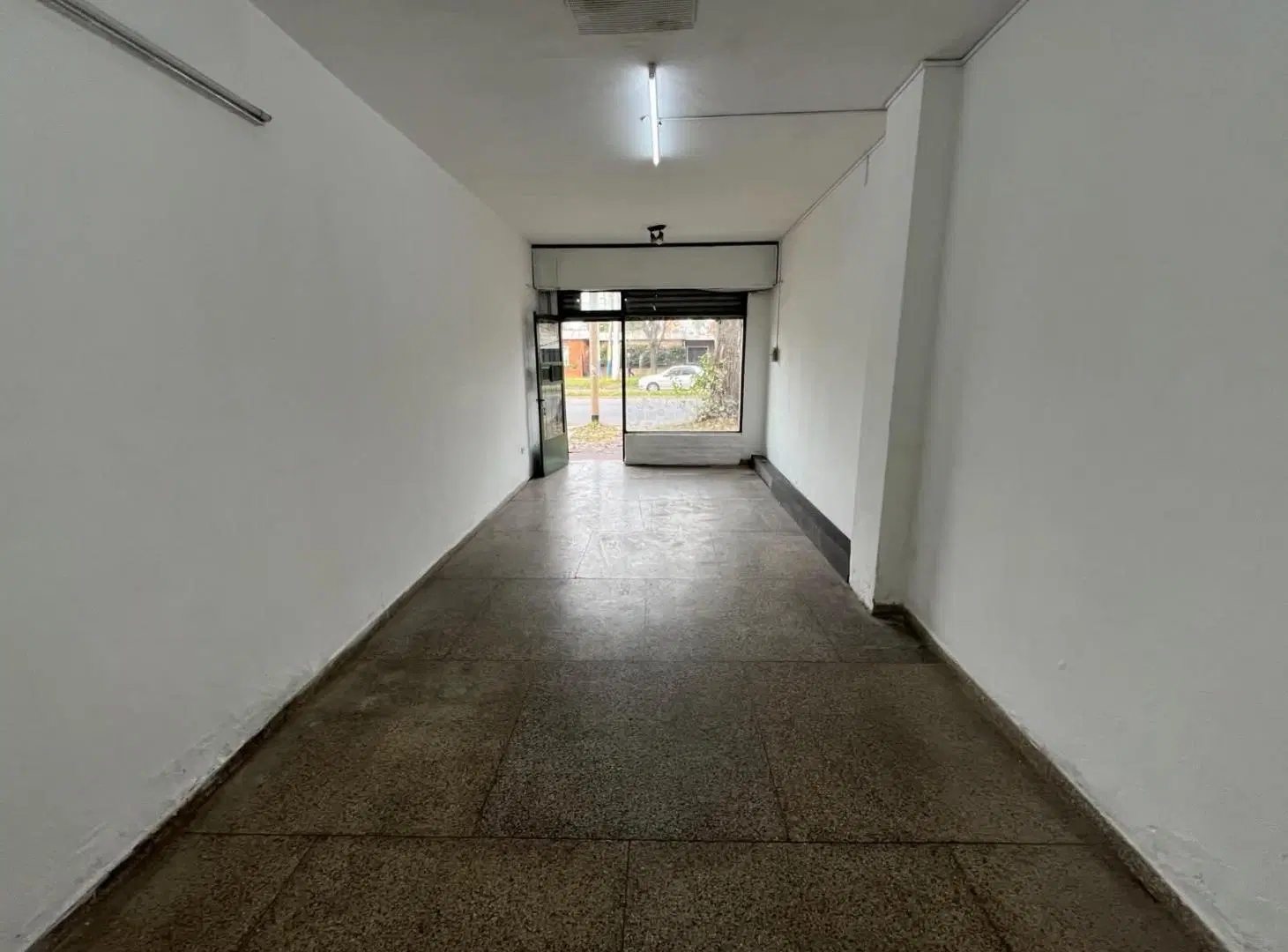 Local para alquiler comercial- Mendoza al 7900, Rosario- 35 M2, con vidriera. 3