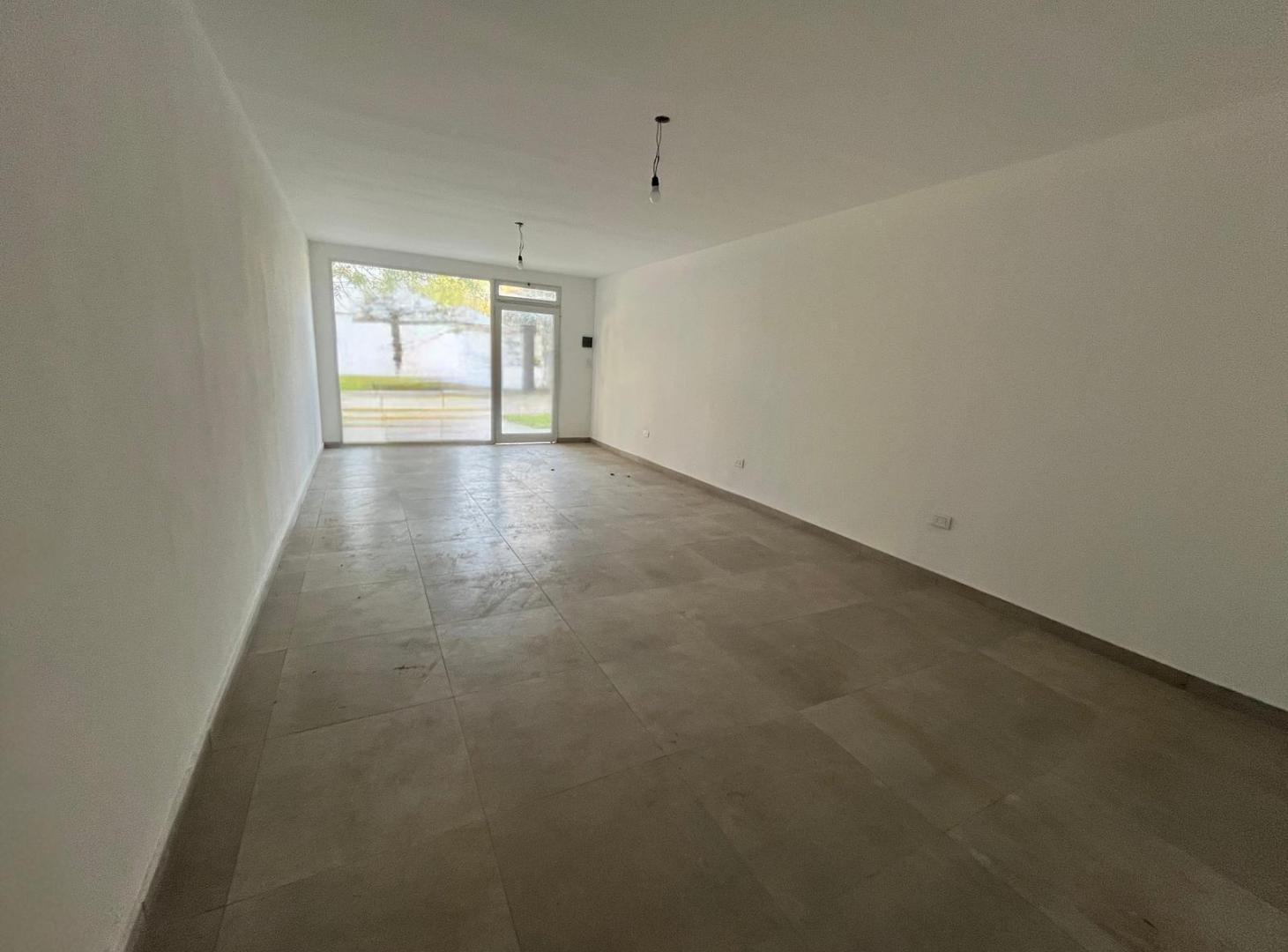 Foto de Local en alquiler comercial- Montevideo al 1800, Funes- 34 M2 con baño, imagen 4