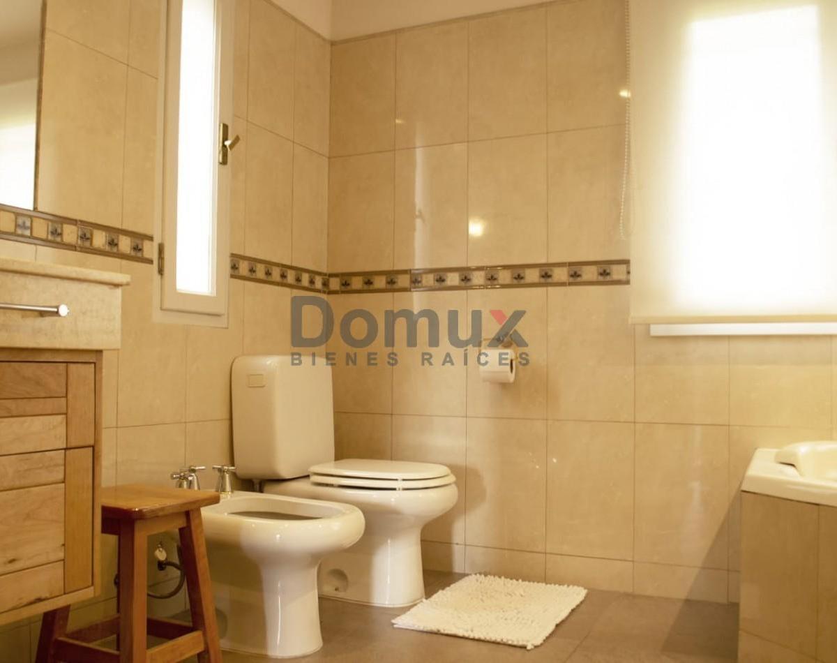 Destacada Propiedad en Barrio Melipal 250 m² 3