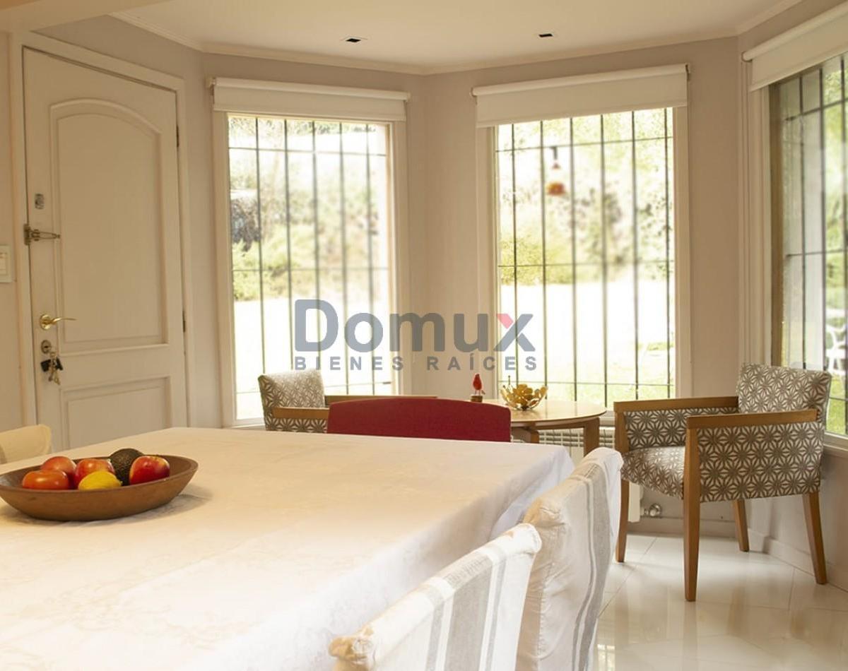 Destacada Propiedad en Barrio Melipal 250 m² 1