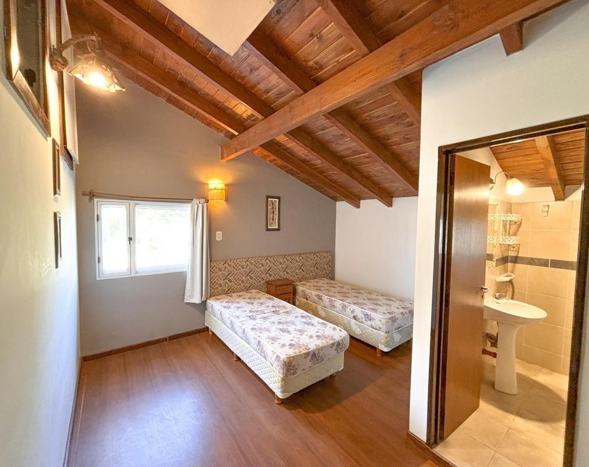 Complejo de 4 Cabañas Tipo Duplex - Entrepinos - Bariloche 1