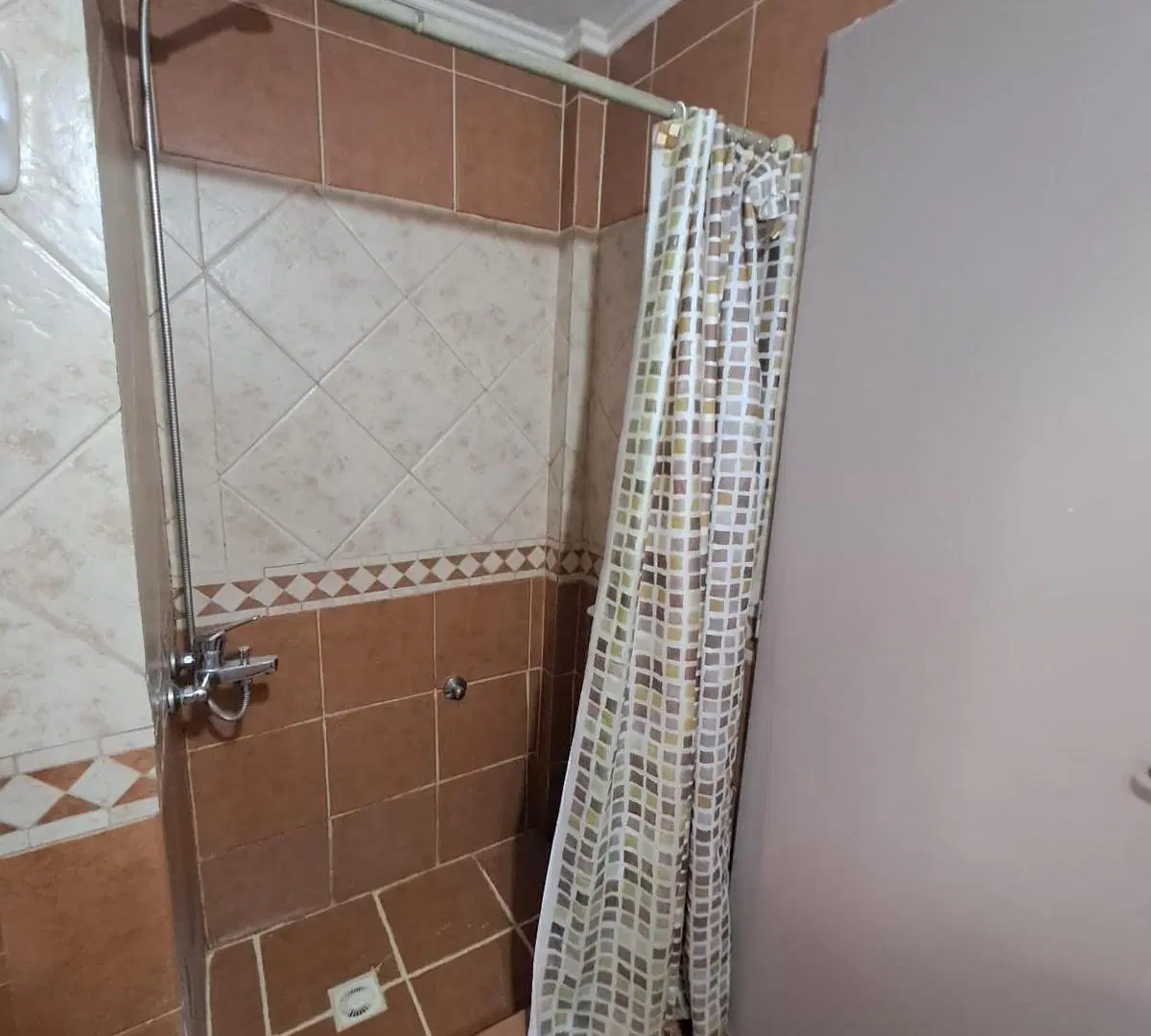 Alquiler, casa 4 ambientes en Barrio las Victorias 4