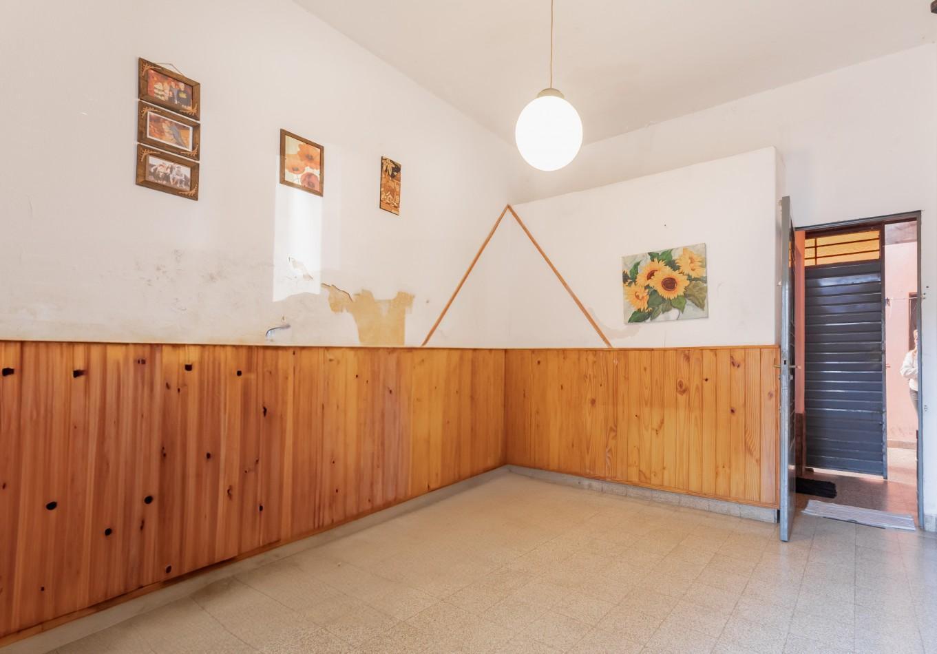 Foto de Venta Casa 2 DORMITORIOS Patio y Terraza. Garay 2037 a metros de Oroño, imagen 3