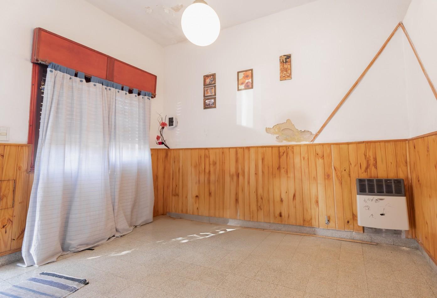 Foto de Venta Casa 2 DORMITORIOS Patio y Terraza. Garay 2037 a metros de Oroño, imagen 4