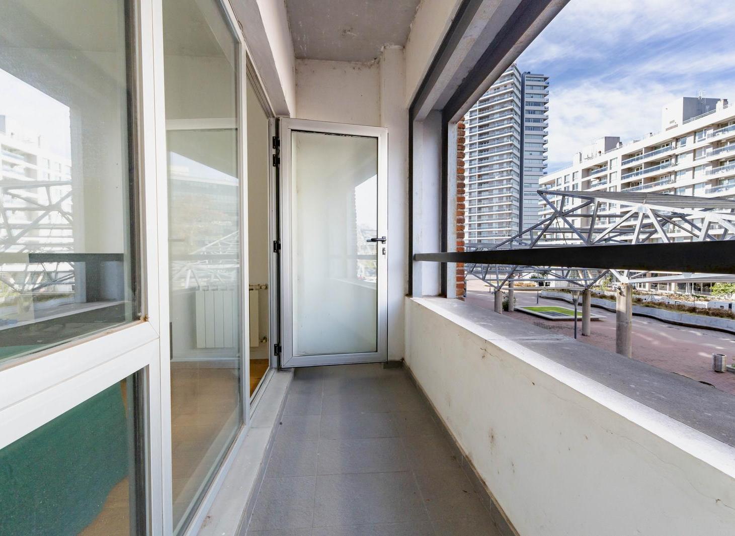 Foto de VENTA - DUPLEX DOS DORMITORIOS CON COCHERA EN DOCK PLAZA PUERTO NORTE, imagen 2