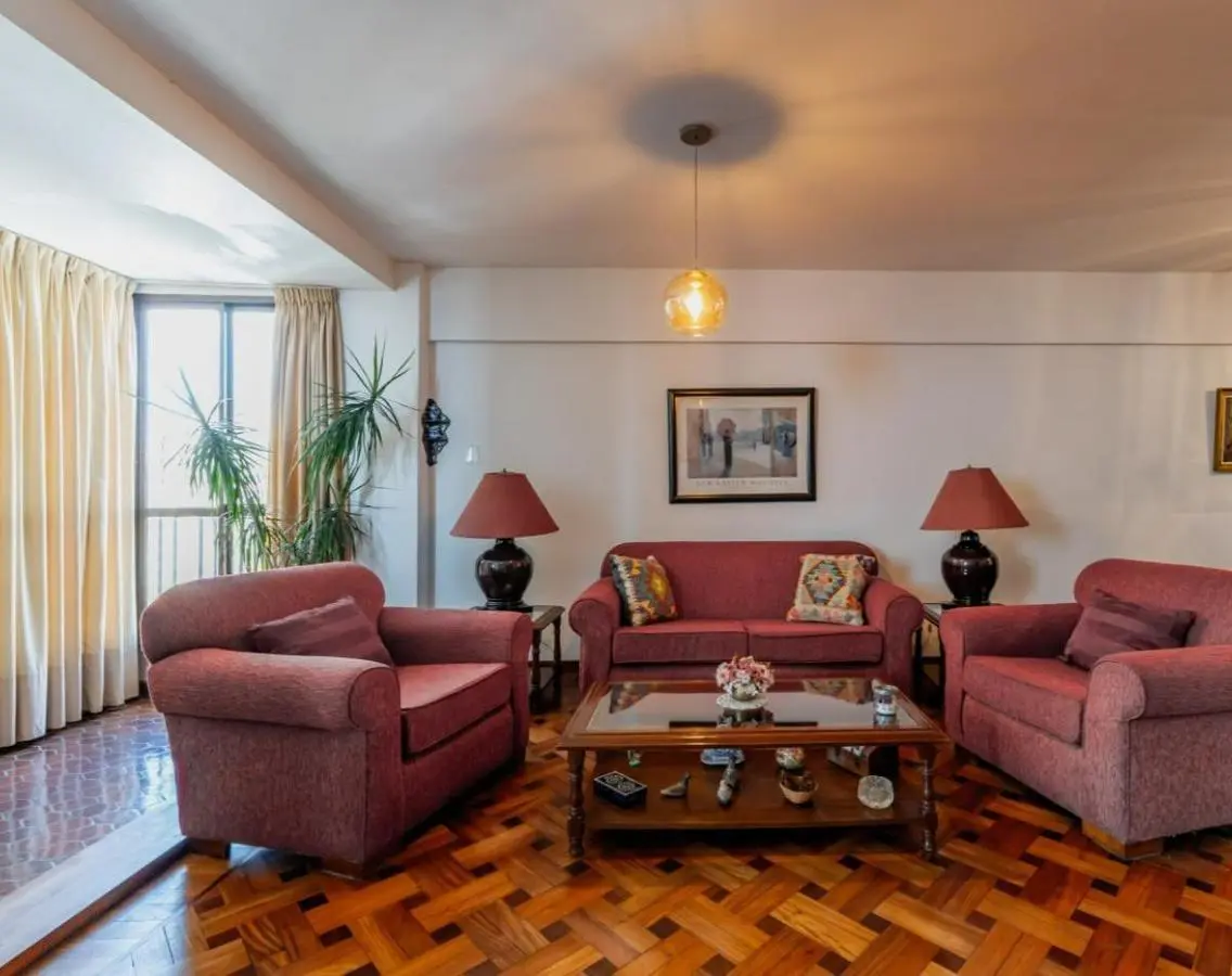 VENTA I Piso exclusivo tres dormitorios con quincho propio. 4