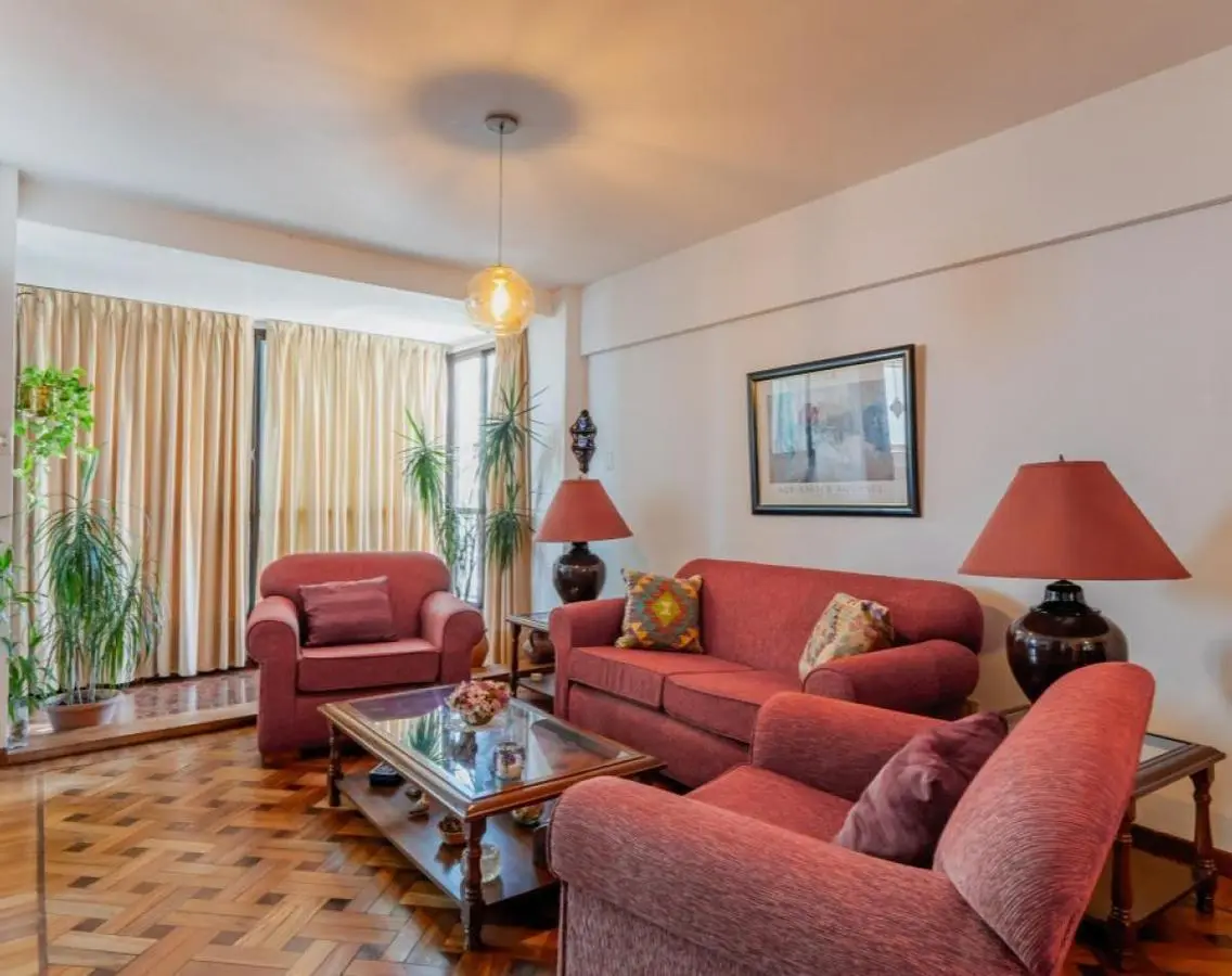 VENTA I Piso exclusivo tres dormitorios con quincho propio. 2