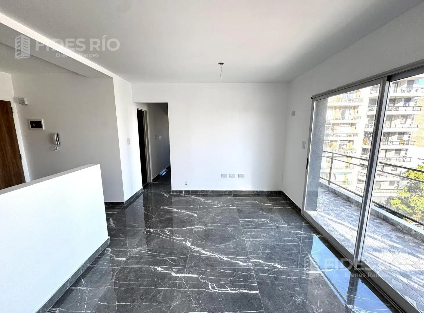 Departamento 2 dormitorios balcón al frente 3