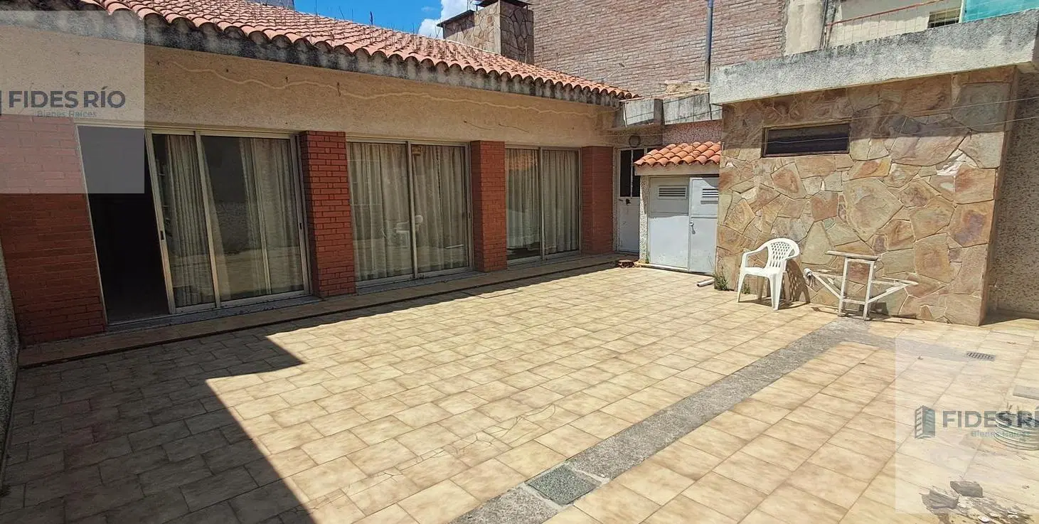 CASA EN VENTA 3 DORMITORIOS QUINCHO PATIO COCHERA 2