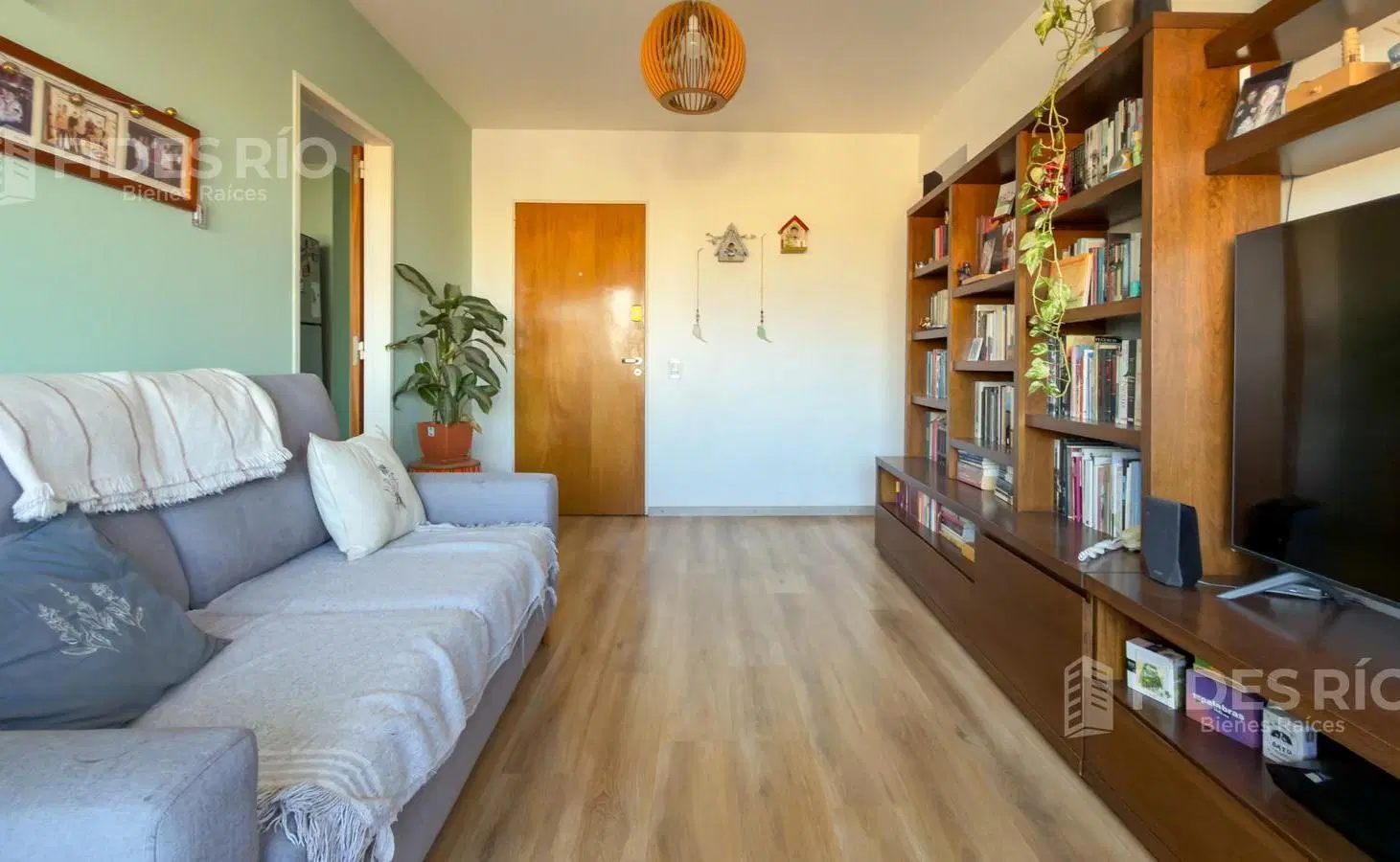 Venta - Departamento de Dos Dormitorios con Balcón al contrafrente en Barrio La Sexta 3