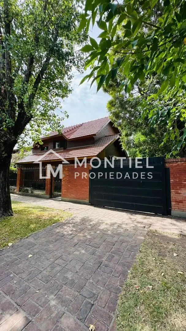 Casa Chalet  en Venta en Hurlingham,  G.B.A. Zona Oeste 4