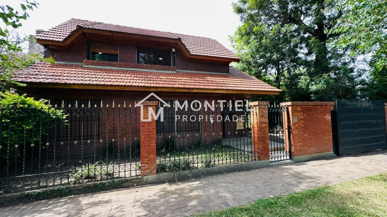 Casa Chalet  en Venta en Hurlingham,  G.B.A. Zona Oeste