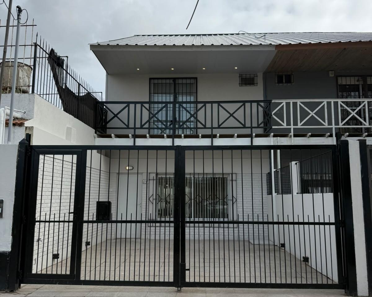 Foto de Casa en Duplex 4 ambientes Parque Luro, imagen 2