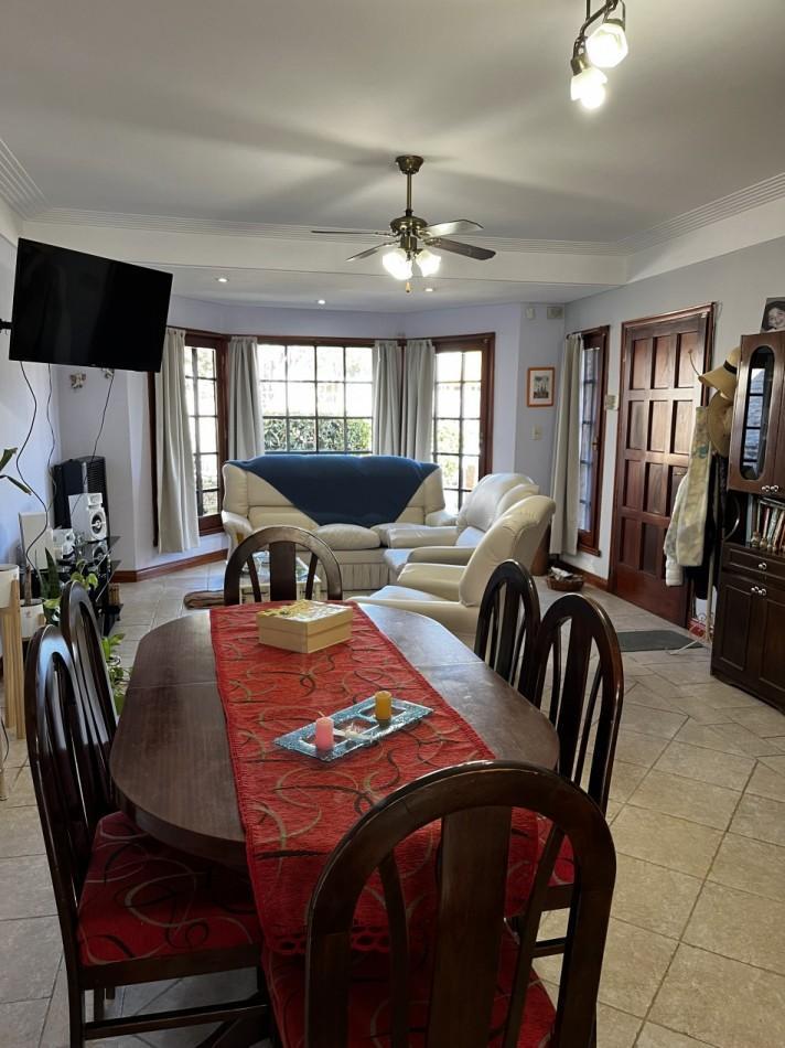 Venta de Chalet 4 Ambientes con Garage 1