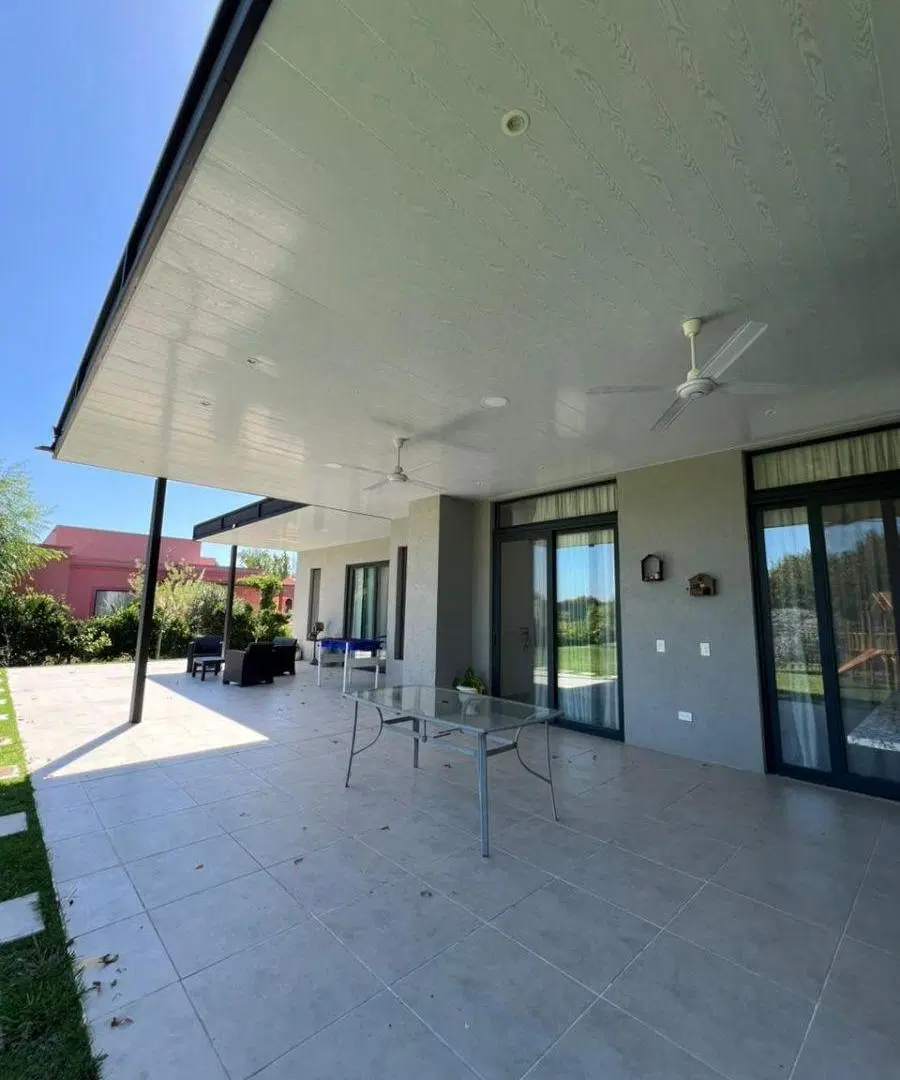 CASA EN ALQUILER - CHACRAS DE LA RESERVA 5