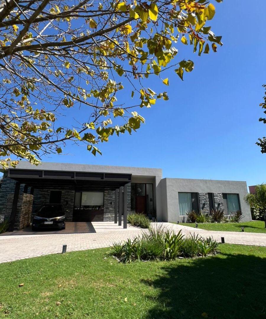 CASA EN ALQUILER - CHACRAS DE LA RESERVA