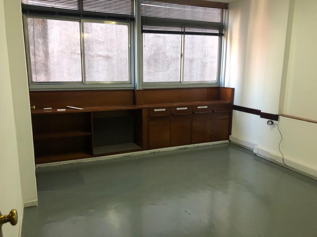 Oficina en Cerrito y Santa Fe 3